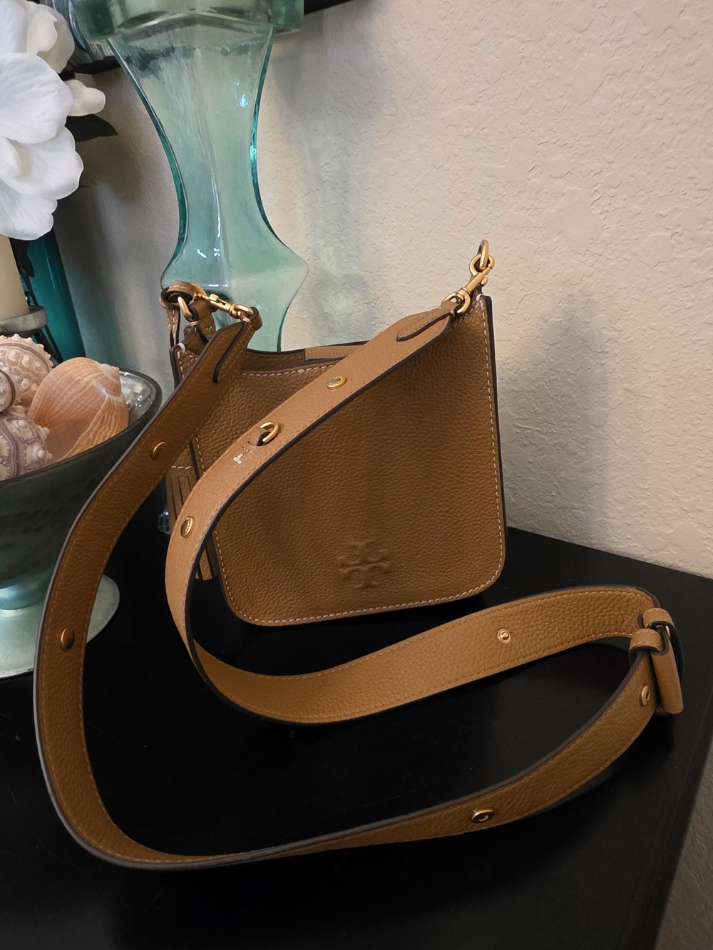 Tory Burch Thea Small Leather Saddle Bag in Caramel - Picture 9 of 11